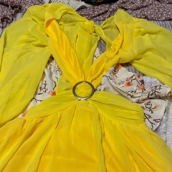 Elegant Yellow Dress with Floral Accents Bundle - Picture 4 of 5